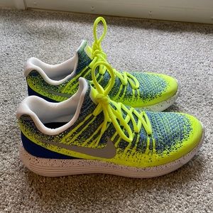 Nike Women’s Lunarepic Flyknit 2 Athletic Shoes